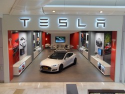 Tesla Motors opens first UK site in London mall