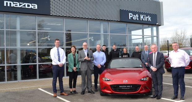 Pat Kirk wurde zum Mazda UK-Händler des Jahres gekürt