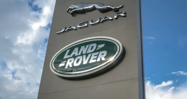 Jlr Car Service Fire breaks out at Stratstone JLR service centre in Tottenham | Motor ...