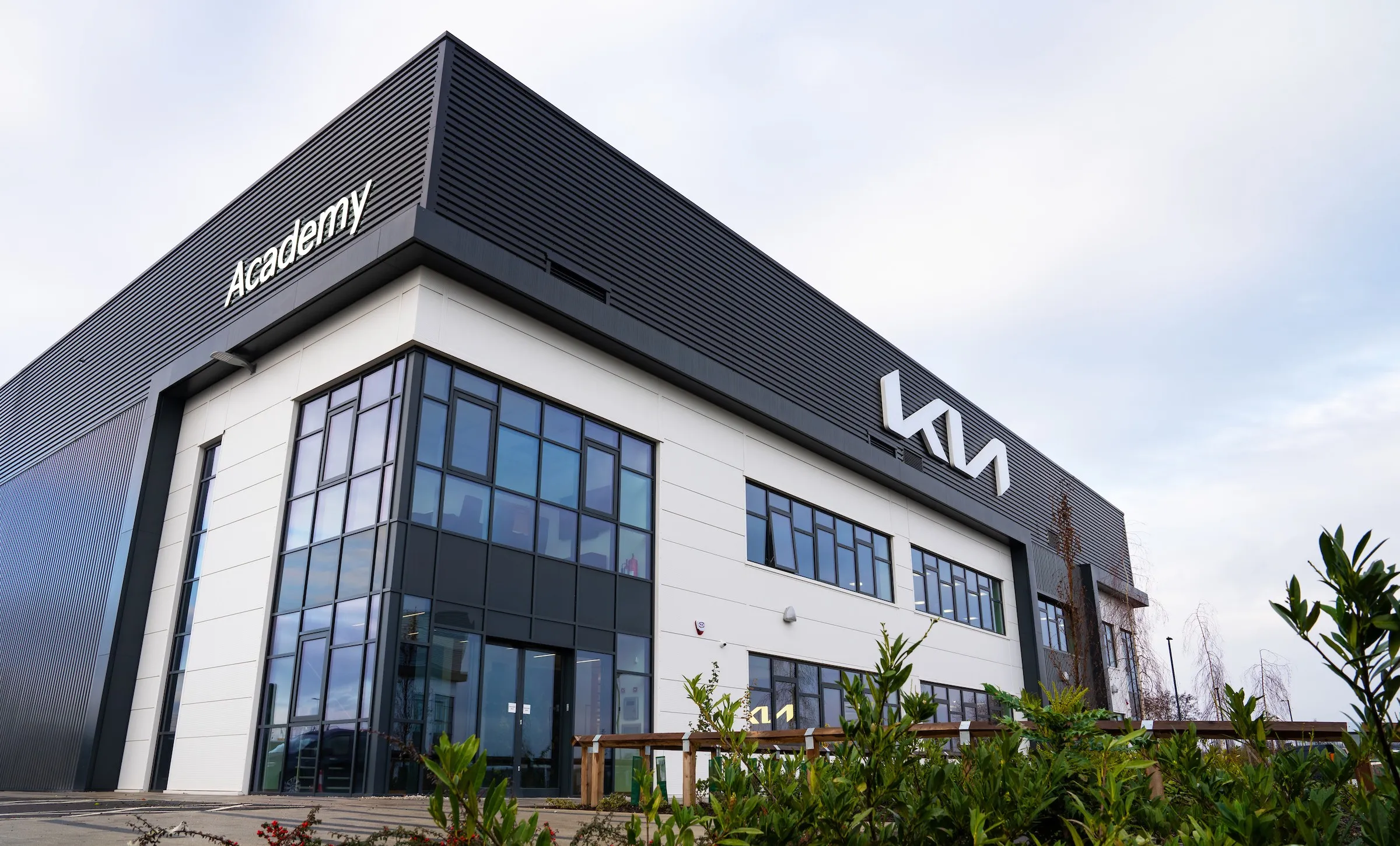 First wave of apprentices graduate from Kia Academy in Derby