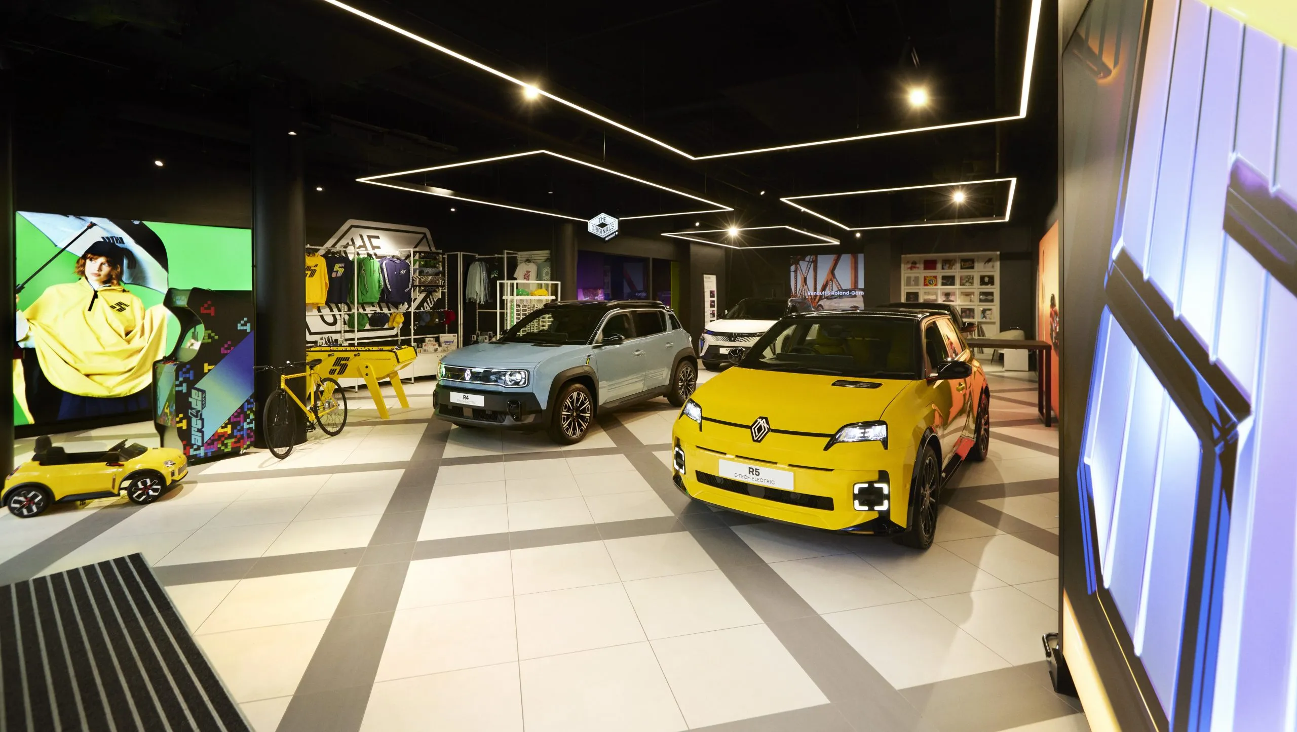 Renault Twingo E-Tech makes UK debut at rnlt London Battersea