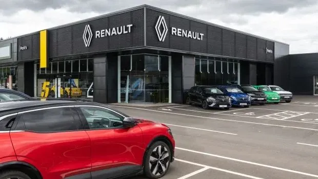 Park’s Renault East Kilbride redevelopment reflects new R Store corporate identity