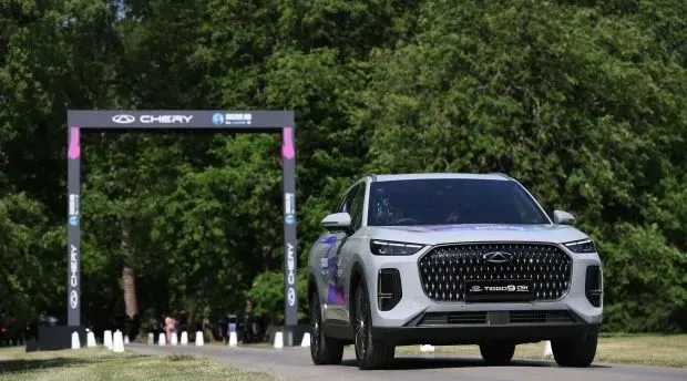 Soccer Aid stars arrive in Chery TIGGO 9s