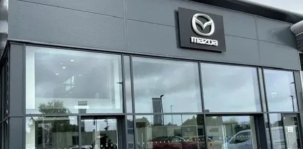 Yeomans eröffnet Mazda-Autohaus in Worthing