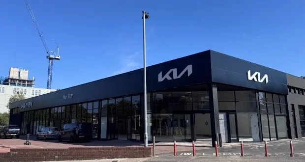 Alan Day opens state-of-the-art Kia showroom in West Hendon