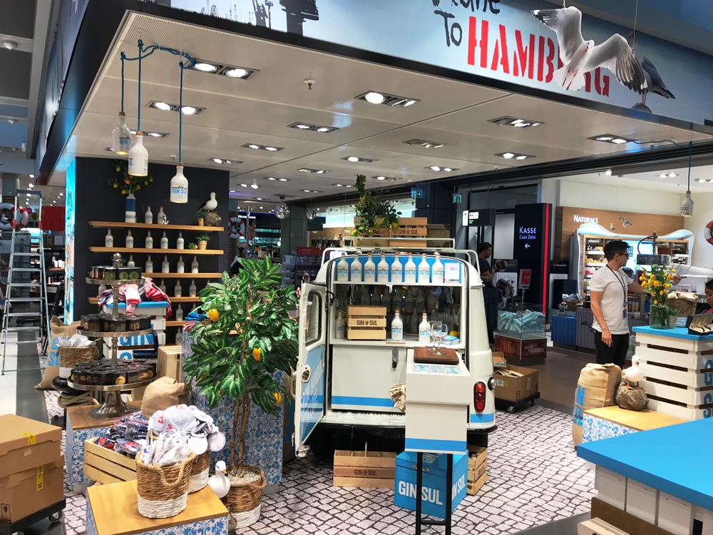 Heinemann welcomes travellers to Hamburg with localised campaign