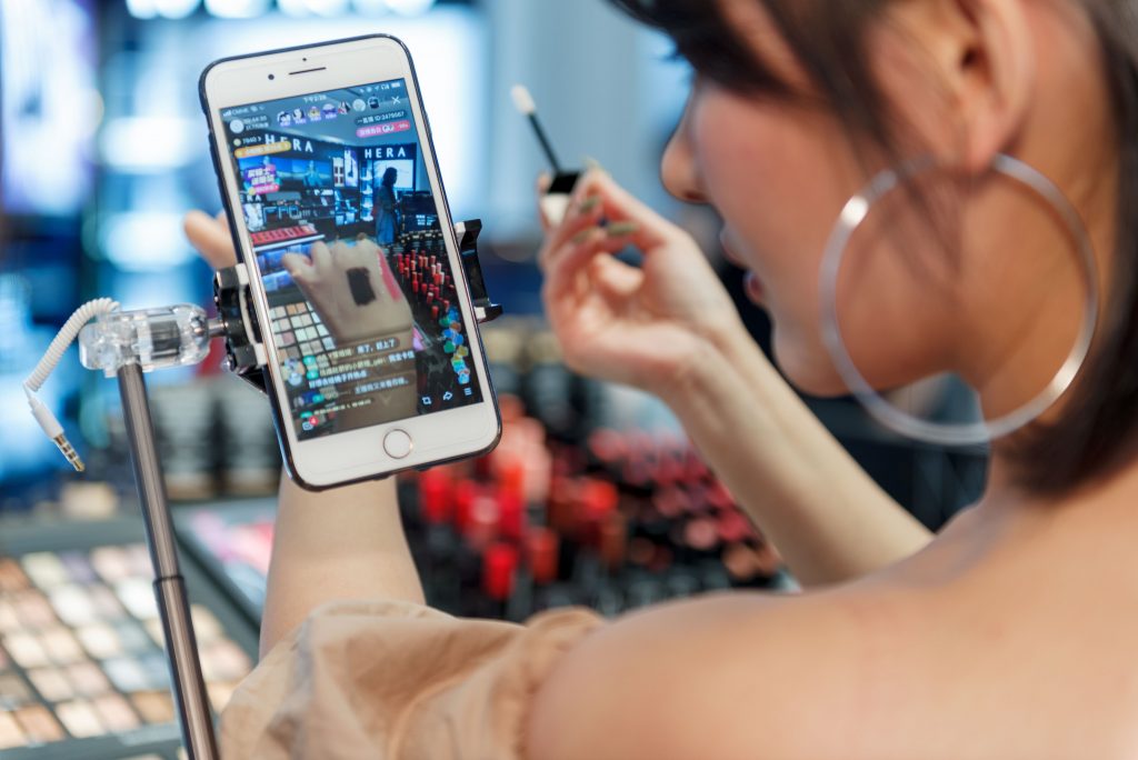 Nars Animation Shiseido's NARS pops up with Lip Gallery animation at Causeway Bay T ...