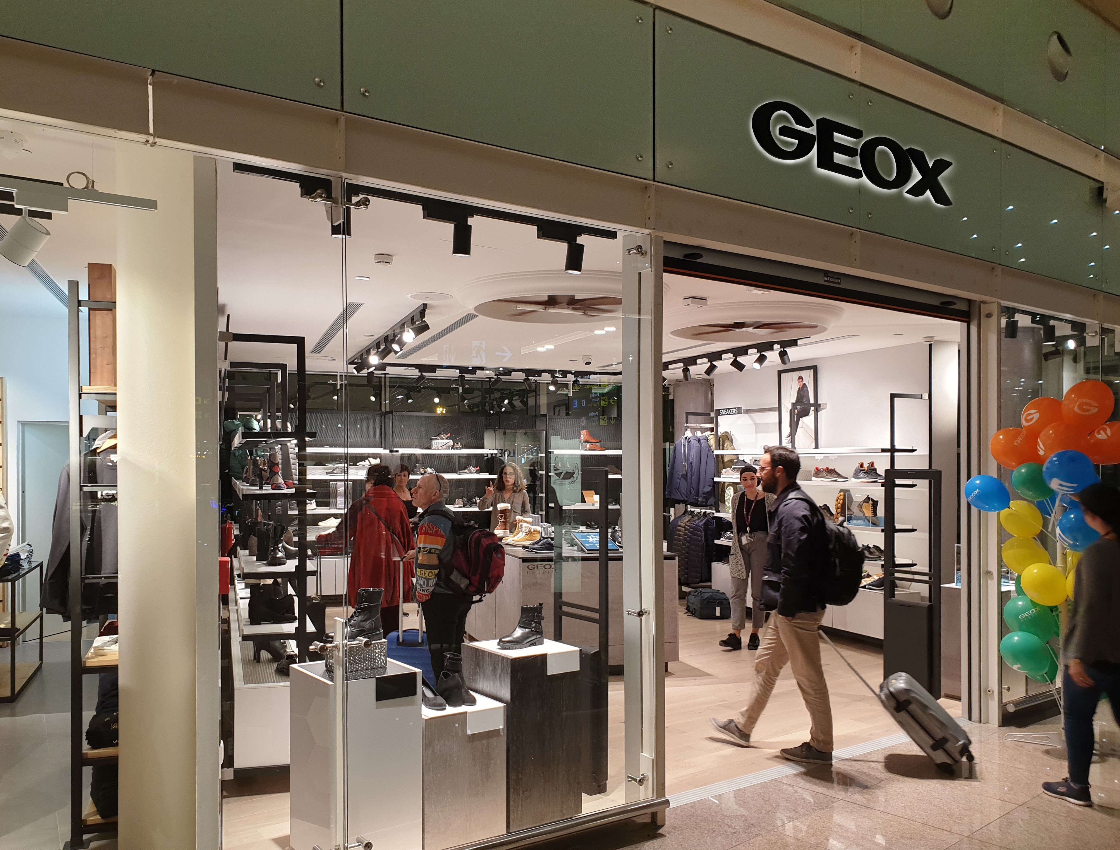 Crystal Travel Retail opens Levi’s and Geox monobrand stores at