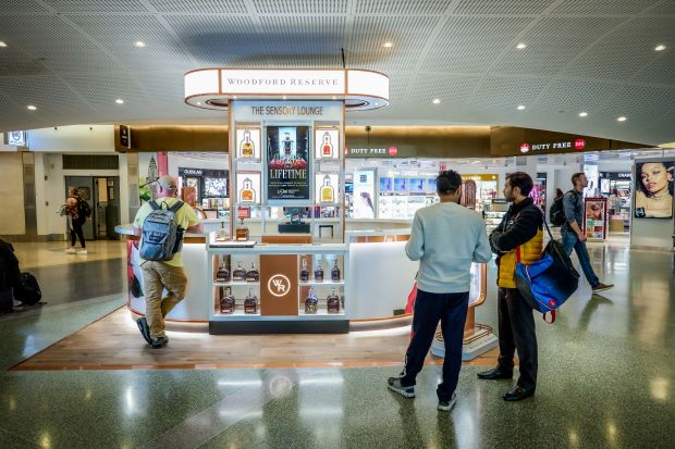 Woodford Reserve pop-up offers a sensorial walk-through American Whiskey at JFK Airport - Vimarsana News