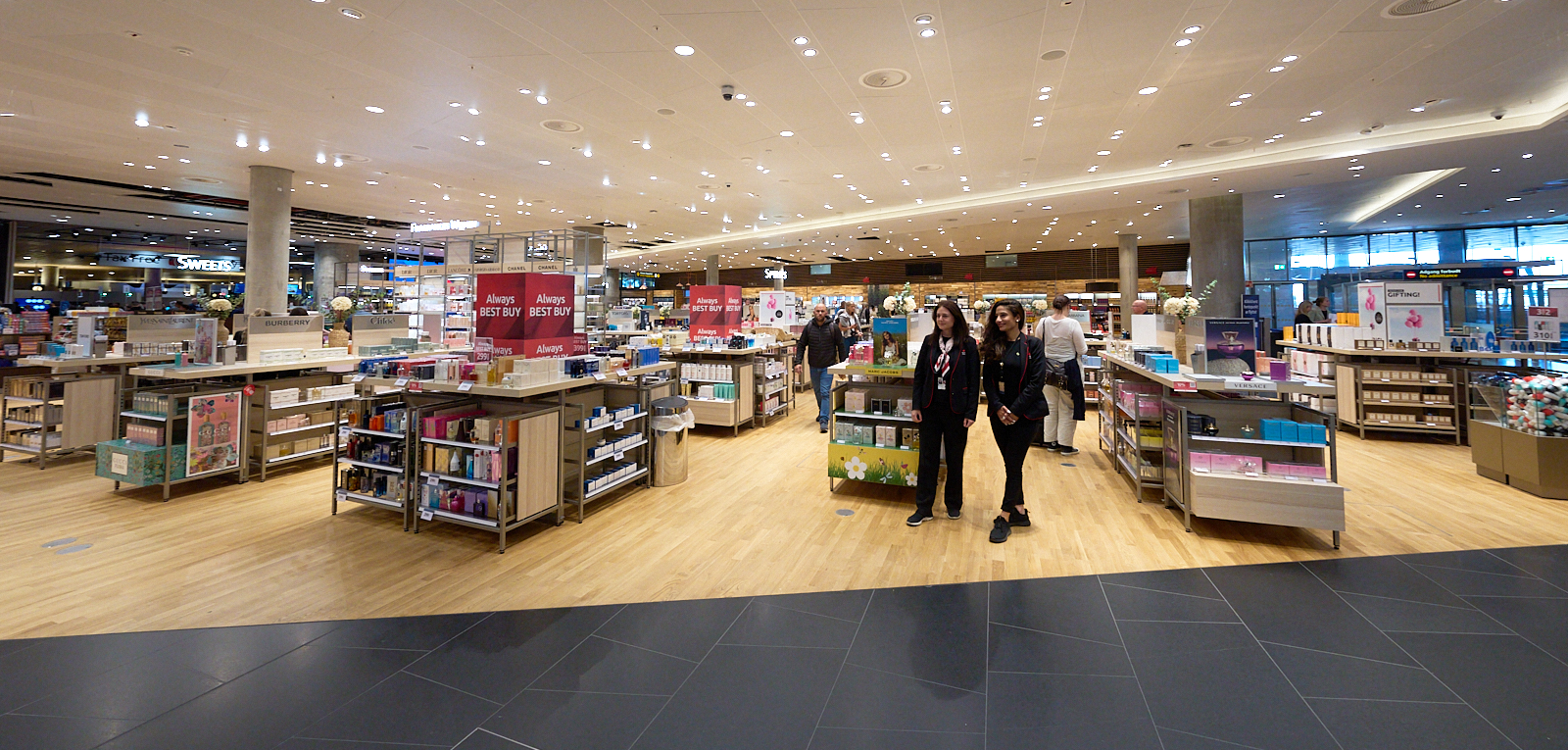 Oslo Airport shops officially reopen after extensive modernisation