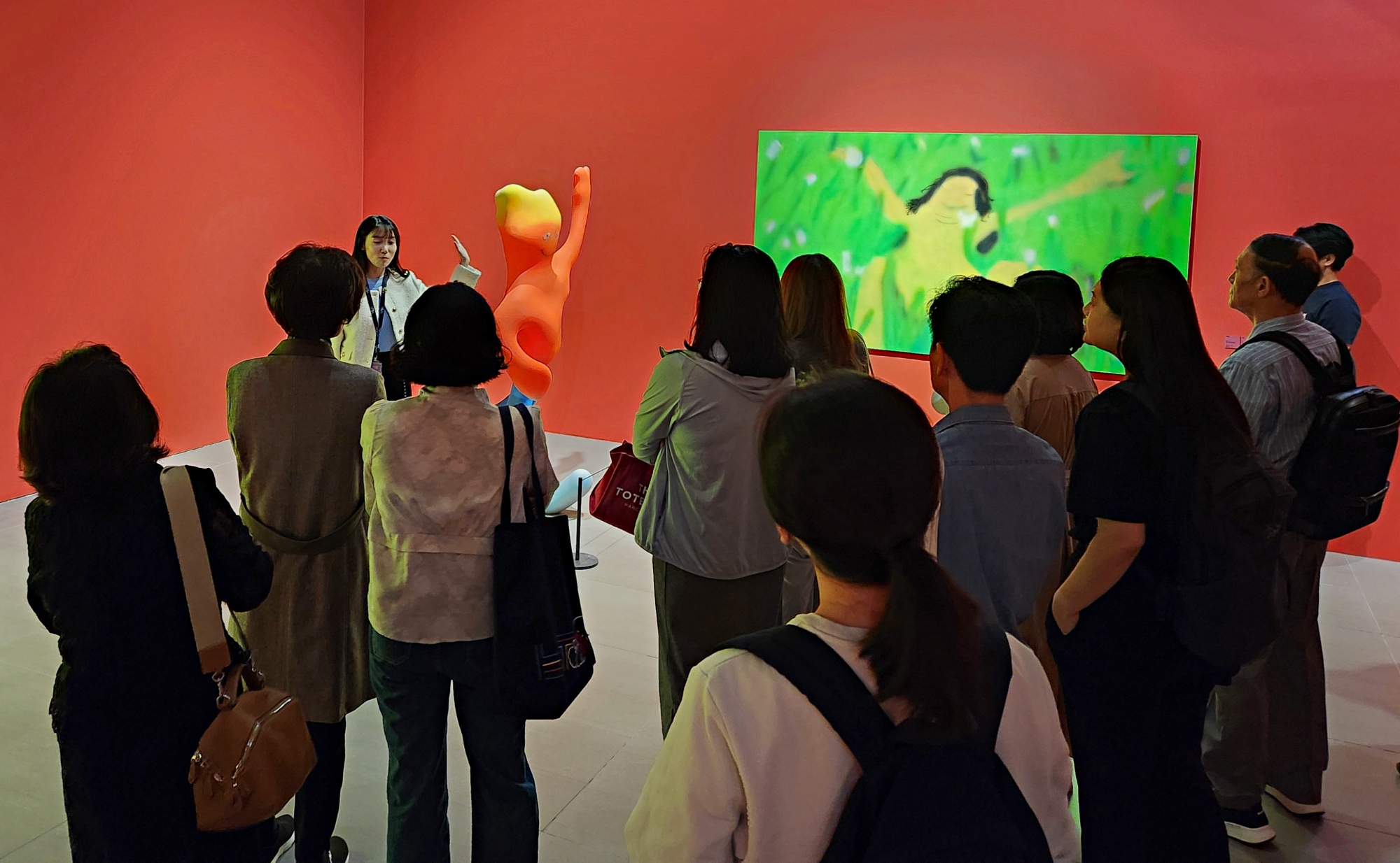 Lotte Duty Free holds Austin Lee exhibition event for VIP customers - Vimarsana News