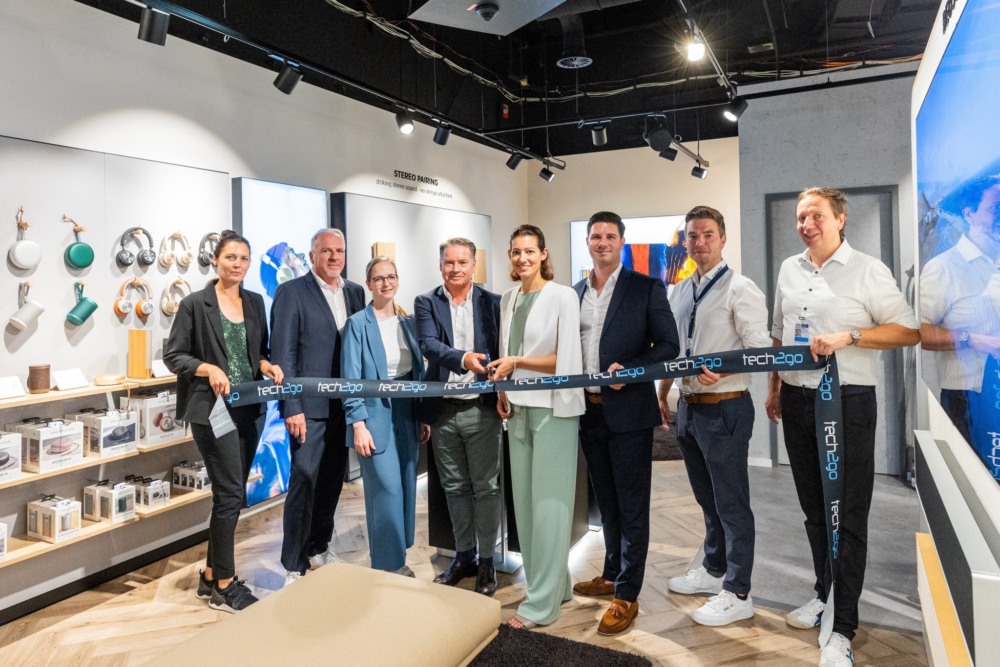 Tech2go Sign Lagardère Travel Retail opens flagship tech2go store at Frankfurt Airport