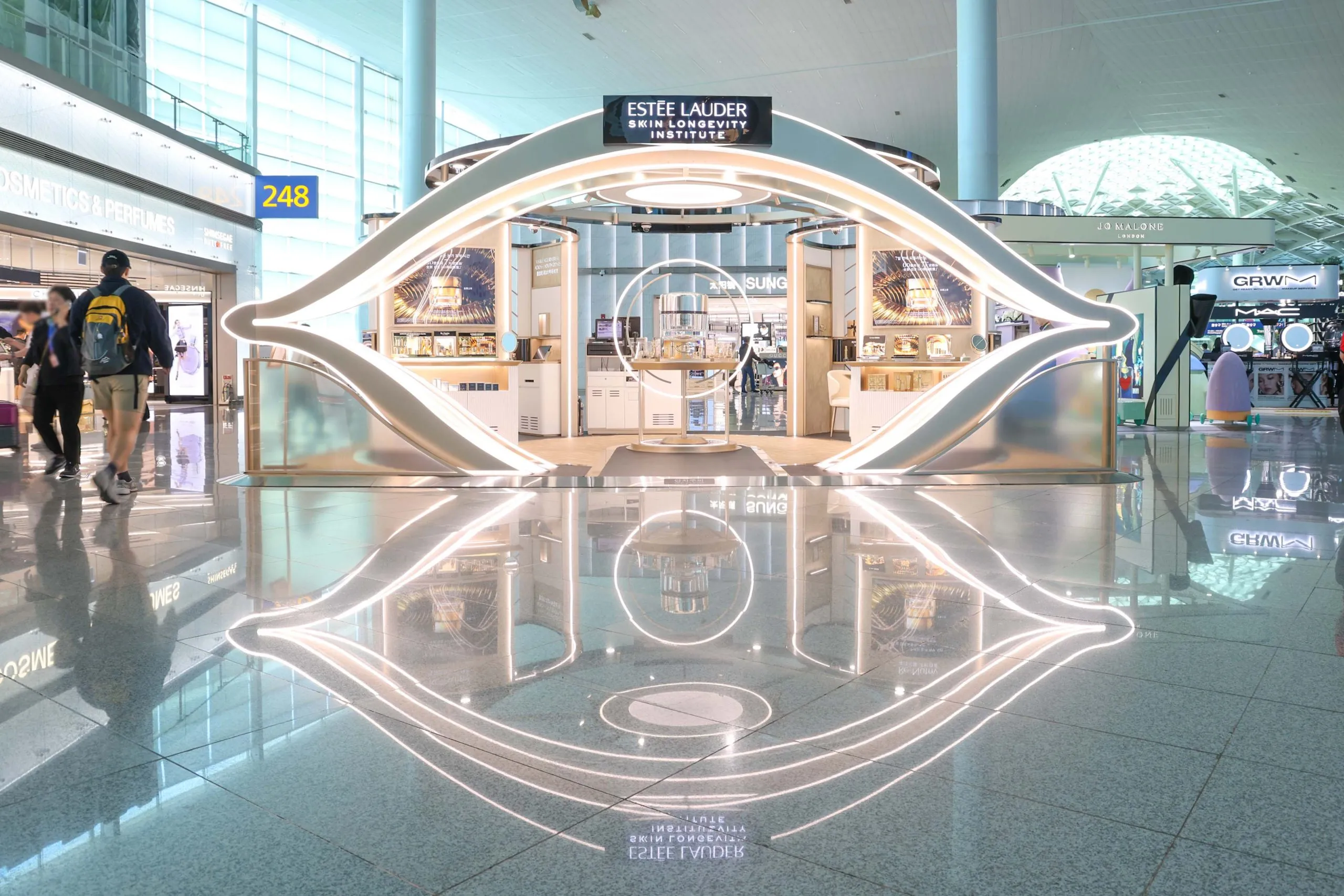 『POWER SHOP 2 NEW RETAIL DESIGN』 2iDEAS | 𝐏𝐑𝐀𝐃𝐀 𝐓𝐞𝐦𝐩 𝐒𝐭𝐨𝐫𝐞 @ 𝐄𝐦𝐩𝐨𝐫𝐢𝐮𝐦
