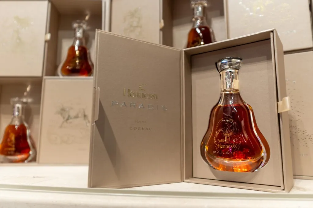 Hennessy Paradis デキャンタセット Hennessy Paradis Zodiac Miniatures Collection lands in Asia