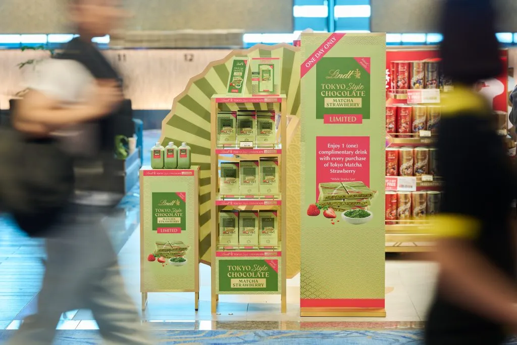 Lindt spotlights Tokyo Style tablet at Changi and CDG