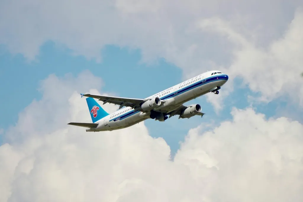 Bain & Co. lowers global air travel forecast amid ongoing Gulf conflict