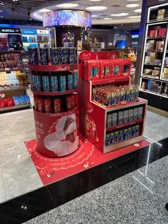 Lindt & Sprüngli drives festive engagement through global travel
